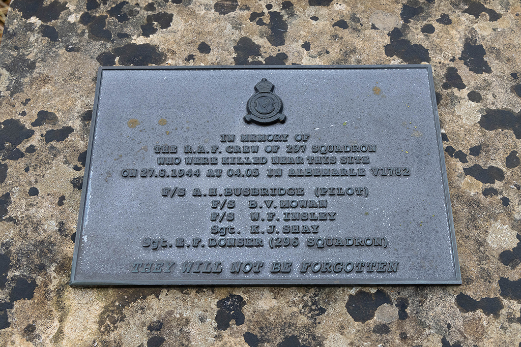 A plaque atop the memorial, with the names of the dead airmen, Flight Sergeant Alan Henry Busbridge, Flight Sergeant Bernard Vincent Mowan, Flight Sergeant William Frederick Insley, Sergeant Kenneth James Shay, Sergeant Edgar Frederick Bonser.
